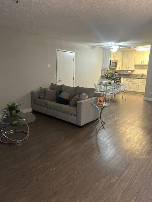 Two Bedroom Hollywood Apartamento